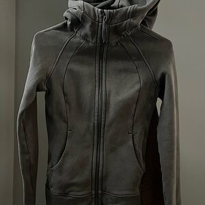 Lululemon zip up hoodie women’s slim fit size 2